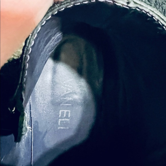 Size 7.5 Vaneli zip ankle boots black leather - Picture 7 of 7